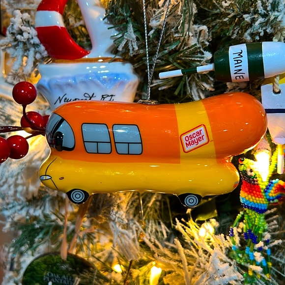 NWT Oscar Mayer Wienermobile Christmas Ornament - Picture 3 of 5